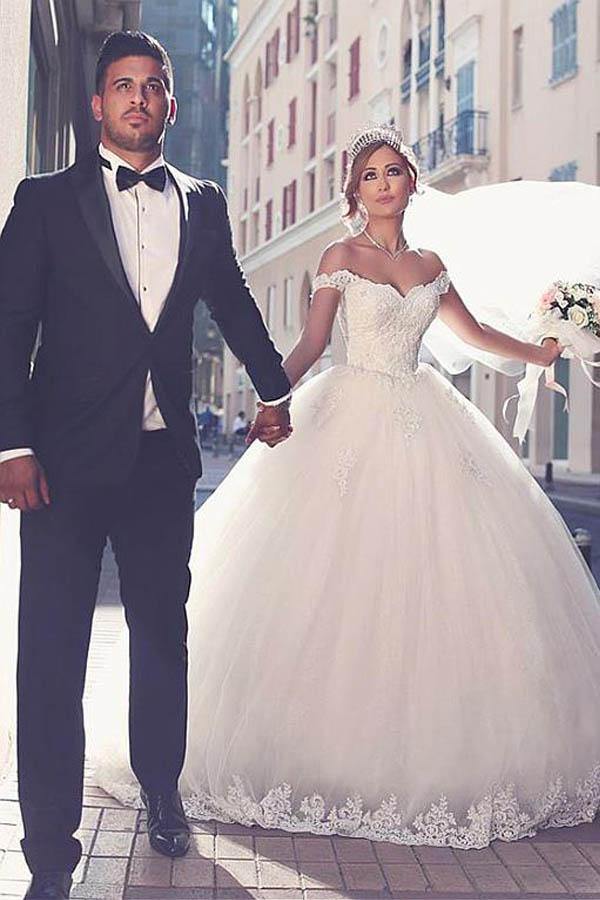 Trendy Off-the-shoulder Ball Gown Lace Appliques Wedding Gown TWA2982