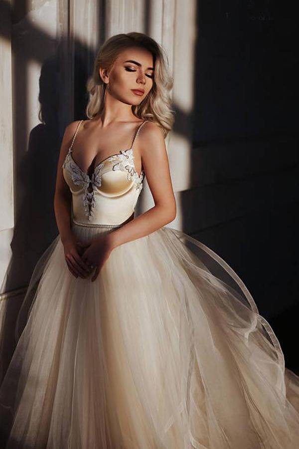 Trendy Lovley A-line Straps Beading Wedding Gown TWA5382